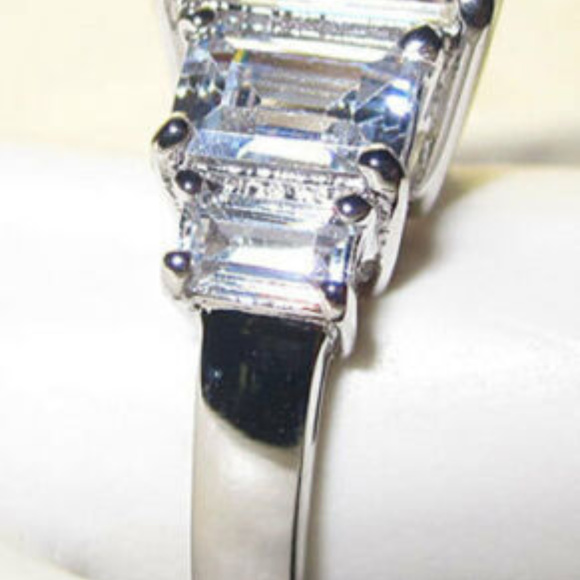 SOLD NWT ring engagement white gold cz wedding camilla - Picture 4 of 7